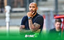 Thierry Henry và bài toán giữa chiến thuật và tự do sáng tạo trong bóng đá