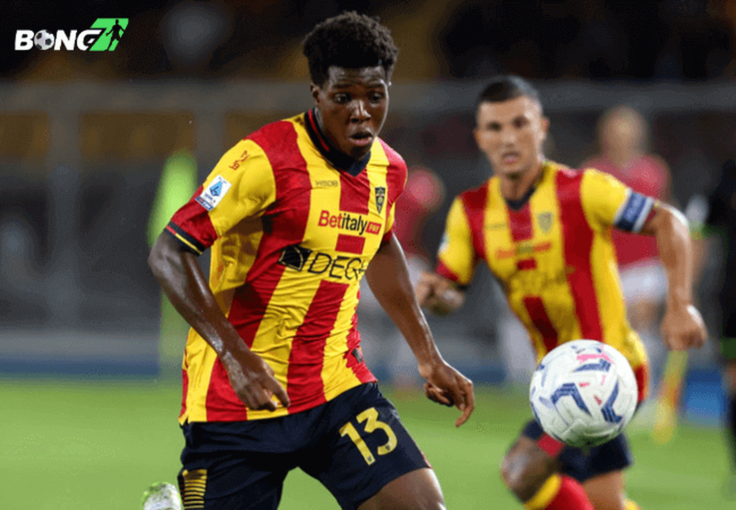 Phù hợp với sơ đồ 3-4-2-1 của Ruben Amorim