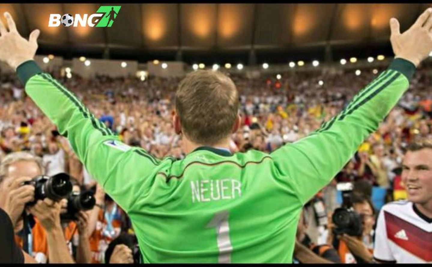Neuer nhận thẻ đỏ đầu tiên, lời nguyền Kane chưa thể giải