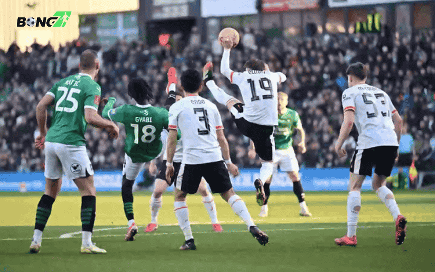 Người hâm mộ Liverpool phẫn nộ trên mạng xã hội