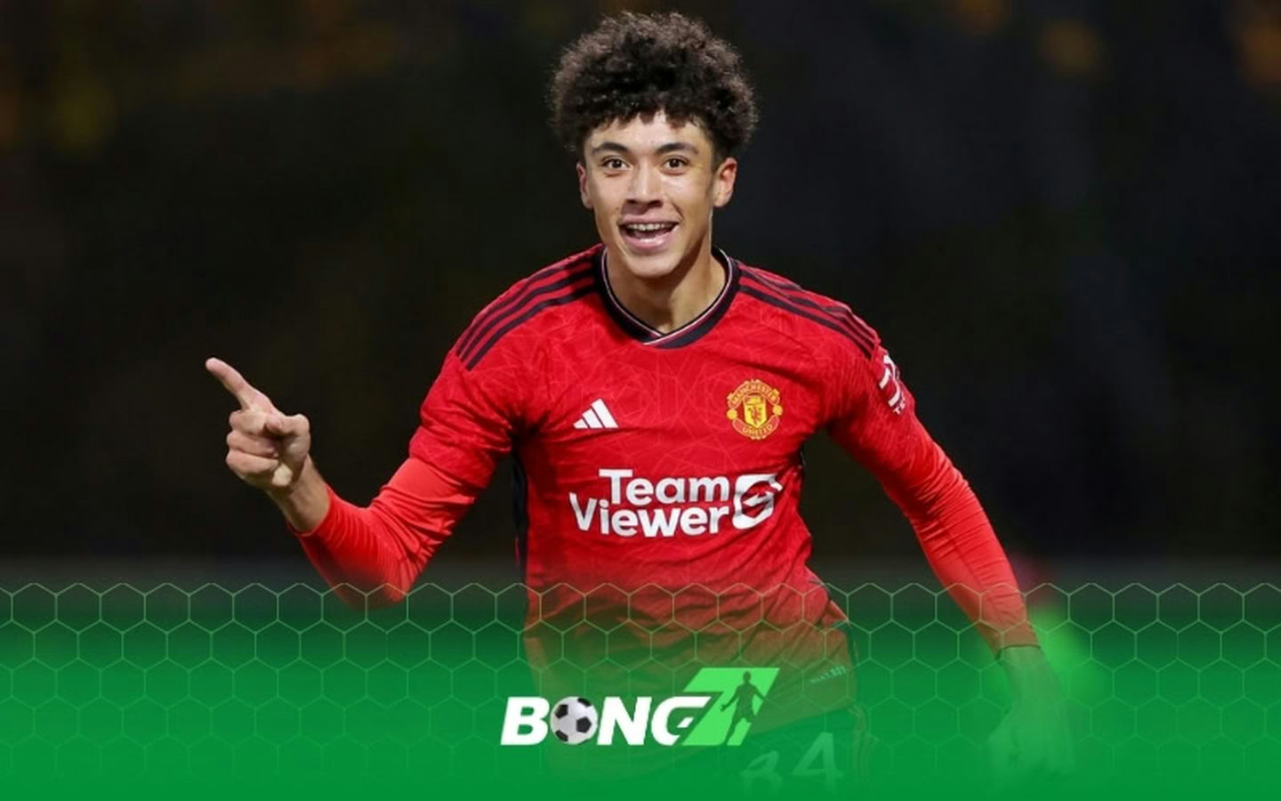 Ethan Wheatley ký hợp đồng mới với Manchester United