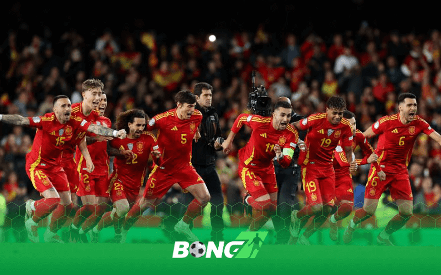 Tây Ban Nha vượt qua Hà Lan 5-4 sau loạt sút luân lưu