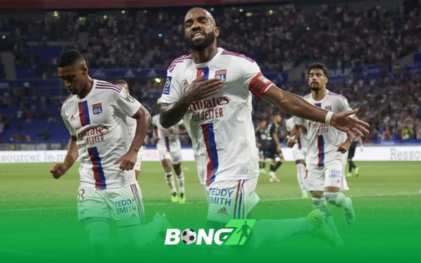 Lacazette tỏa sáng giúp Lyon giành vé dự Conference League