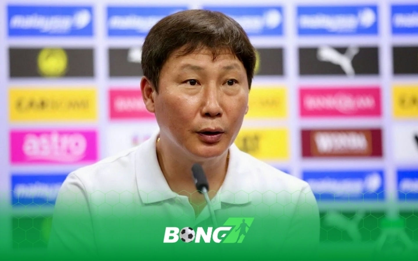 Tuyển Việt Nam thua Malaysia 0-4, HLV Kim Sang Sik nhận lỗi
