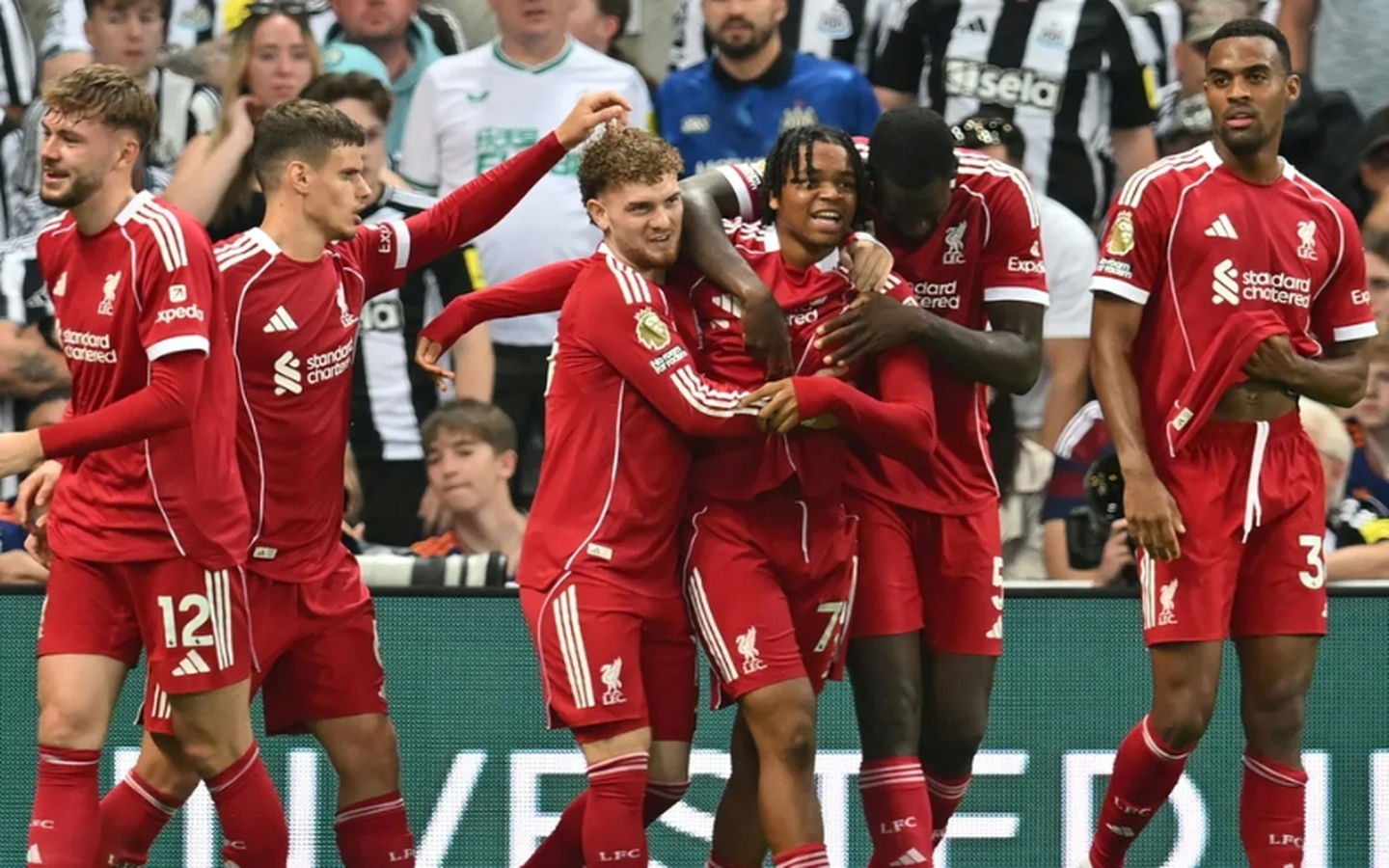 Liverpool thắng ghẹt thở 3-2 trước Newcastle