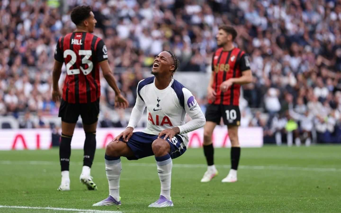 Tottenham để thua trước Bournemouth với tỉ số 1-0