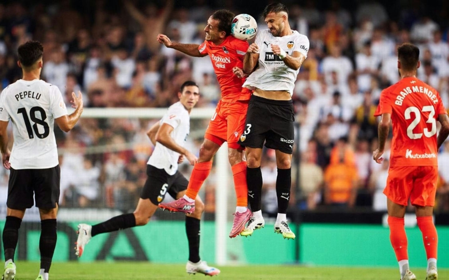 Valencia và Real Sociedad bất phân thắng bại