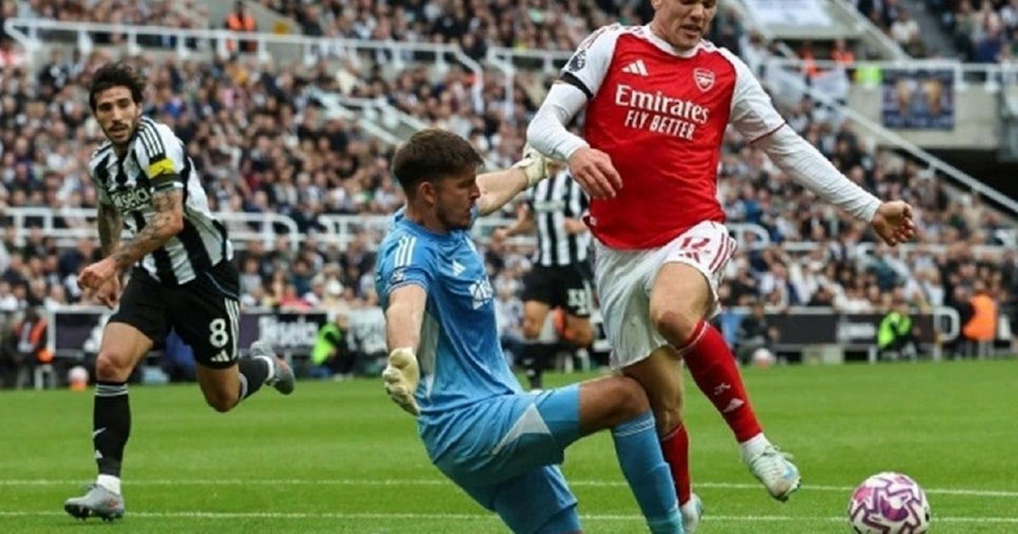 Arsenal ngược dòng kịch tính ở phút bù giờ trên sân của Newcastle