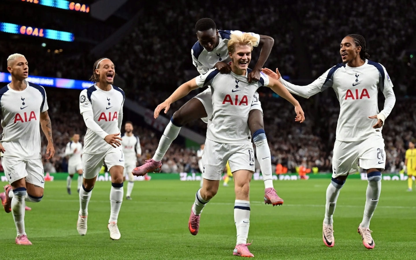 Kết quả Tottenham 1-0 Villarreal: Ba điểm đến từ pha phản lưới của đối thủ