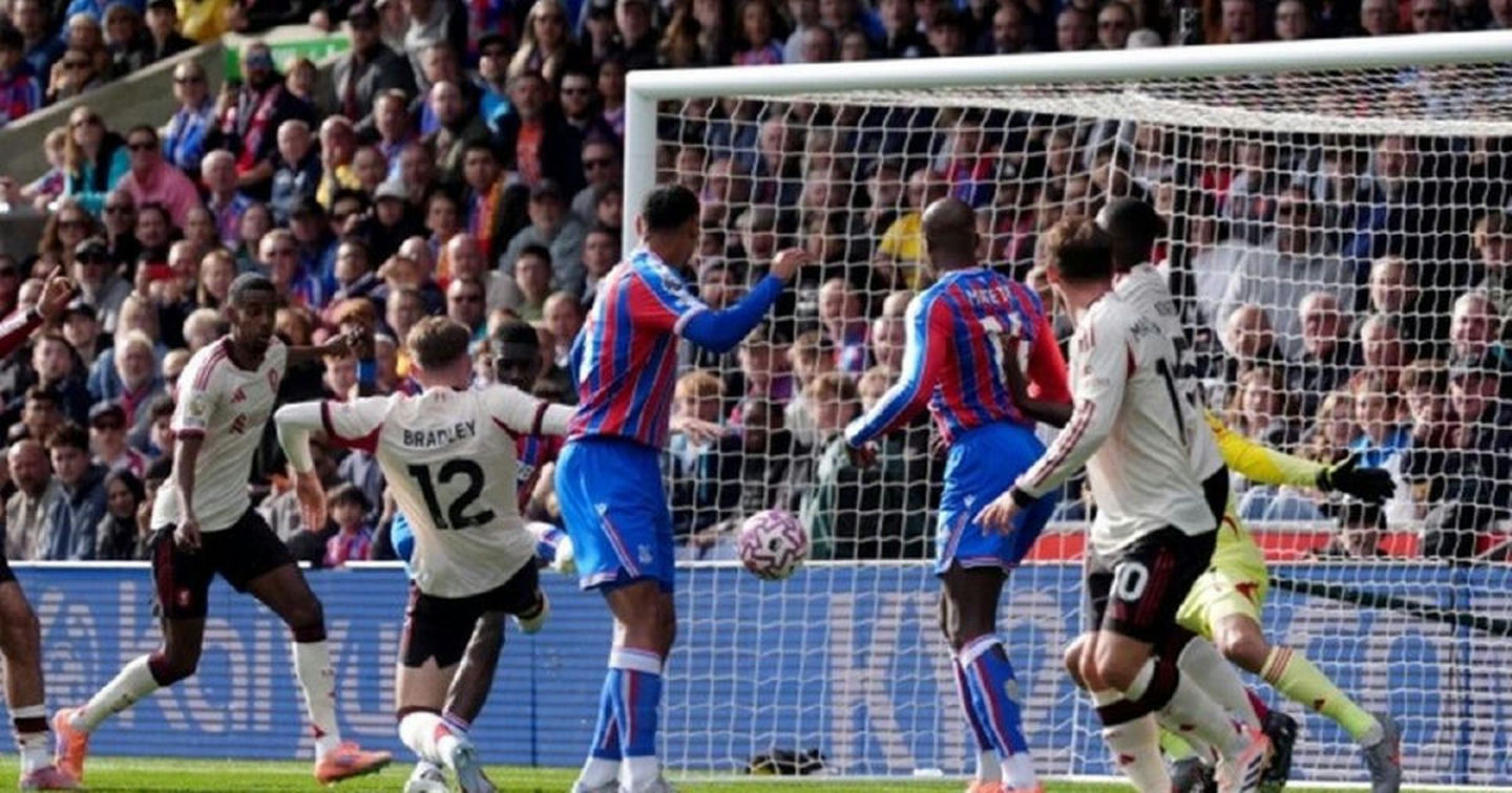 Liverpool và Man United cùng thua sốc ở vòng 6 Premier League
