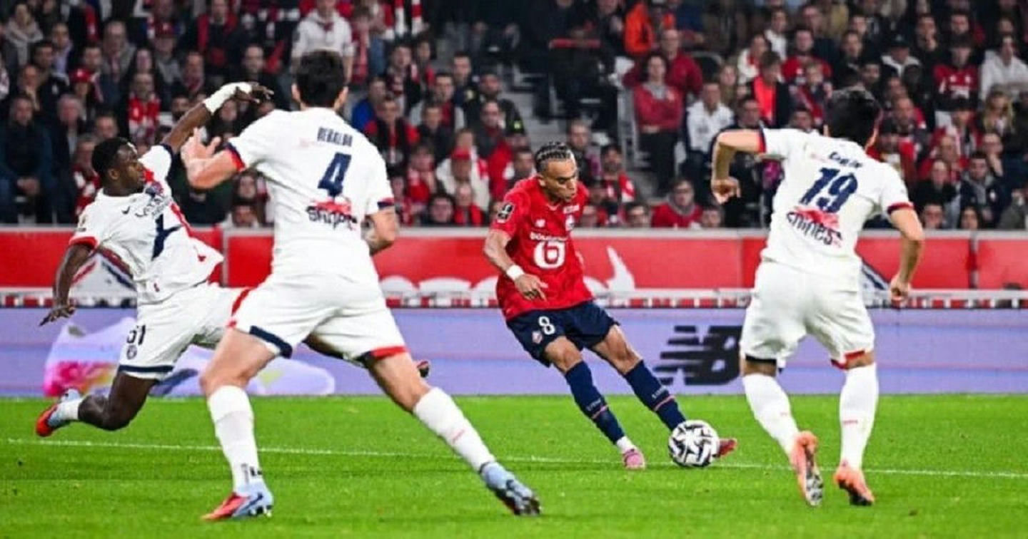 Em trai Kylian Mbappe ghi bàn giúp Lille giành điểm trước PSG