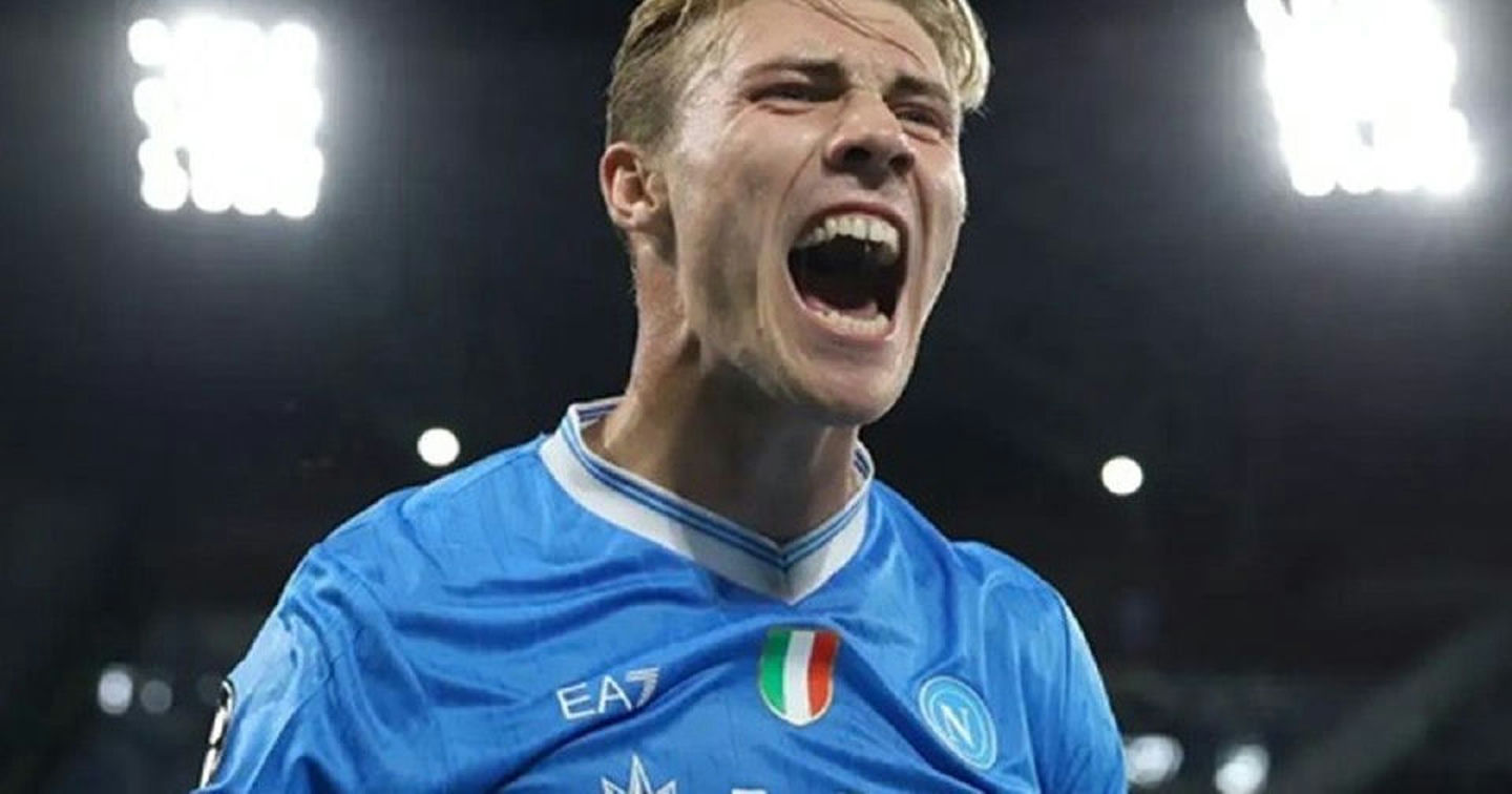 Huấn luyện viên Antonio Conte ngầm chê Man United không biết sử dụng Rasmus Hojlund
