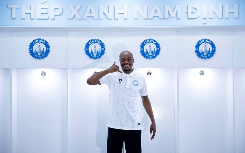 Percy Tau gia nhập thép xanh Nam Định