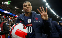 Kylian Mbappe đạt kỷ lục 500 bàn thắng và kiến tạo vượt mặt Messi, Ronaldo
