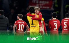 Liverpool chiến thắng nhờ siêu phẩm phòng ngự và bí ẩn VAR