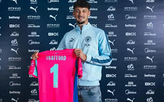 James Trafford tái xuất Man City, đe dọa vị trí của Ederson
