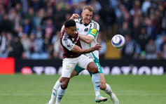 Aston Villa hòa không bàn thắng với Newcastle