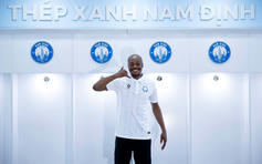 Percy Tau gia nhập thép xanh Nam Định