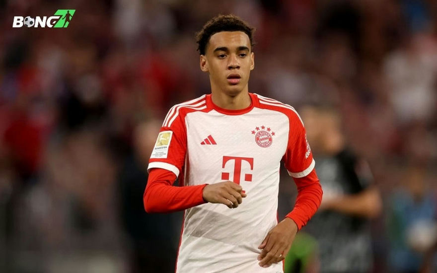 bayern-munich-gia-han-alphonso-davies-3