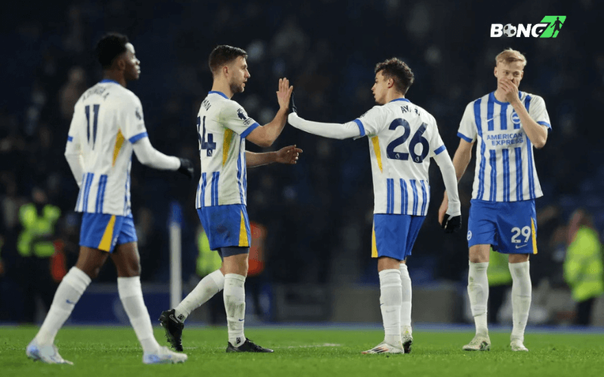 Việc thiếu đi một thủ lĩnh thực sự nơi hàng thủ khiến Chelsea dễ dàng bị đối thủ khai thác.