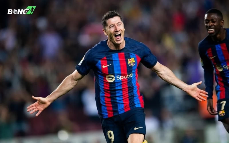 Lewandowski đang có mùa giải rực rỡ trong màu áo Barca