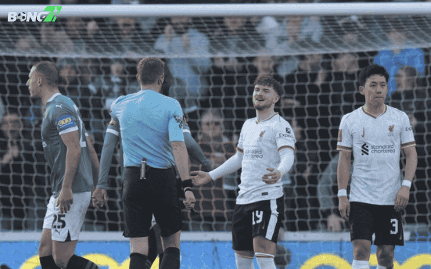 Liverpool bị loại khỏi FA Cup không chỉ vì đối thủ chơi hay hơn, mà vì chính sự thiếu gắn kết và thiếu chuẩn bị của họ