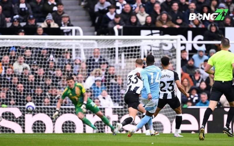 Hiệp một bùng nổ: Bàn thắng sớm và sự áp đảo của Newcastle