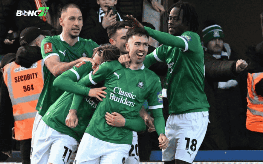Plymouth Argyle tạo nên cú sốc trước Liverpool