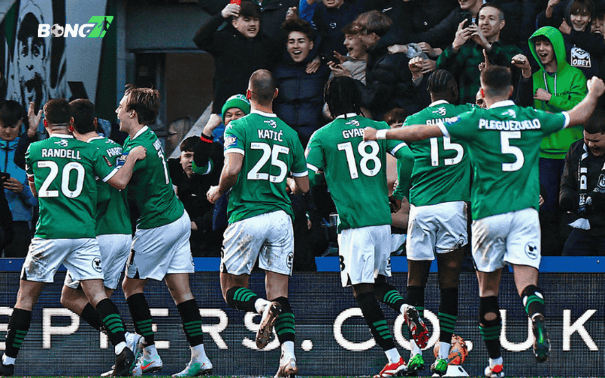 Ryan Hardie thách thức MU sau khi loại Liverpool