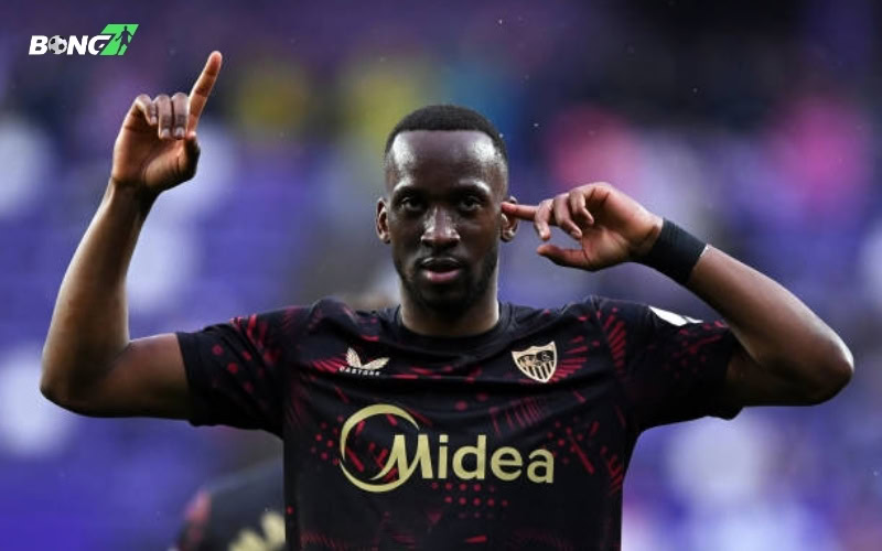 Phút 84, Dodi Lukebakio hoàn tất cú đúp, ấn định chiến thắng 4-0 cho Sevilla