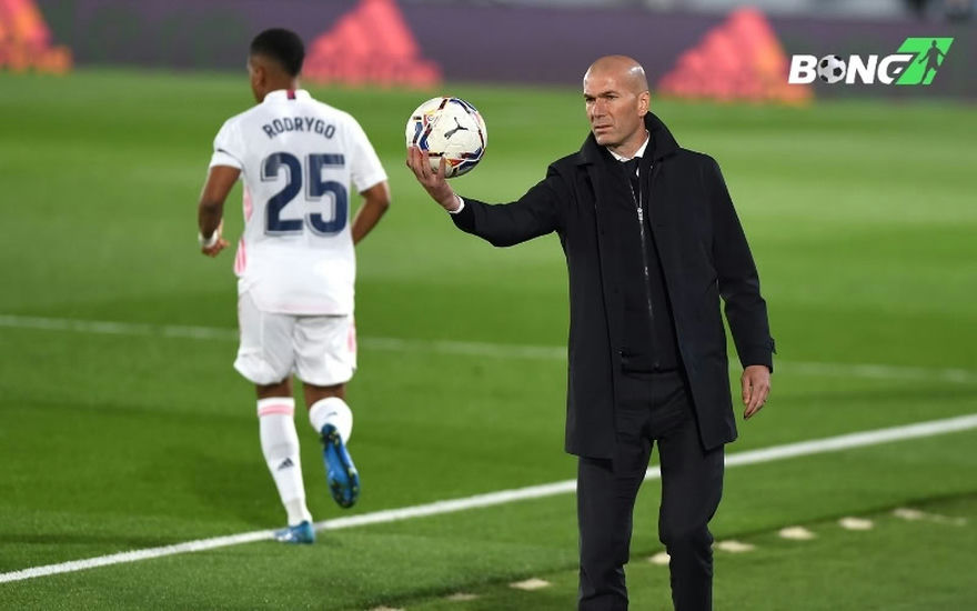 Zinedine Zidane sẽ sớm trở lại trong vai trò HLV