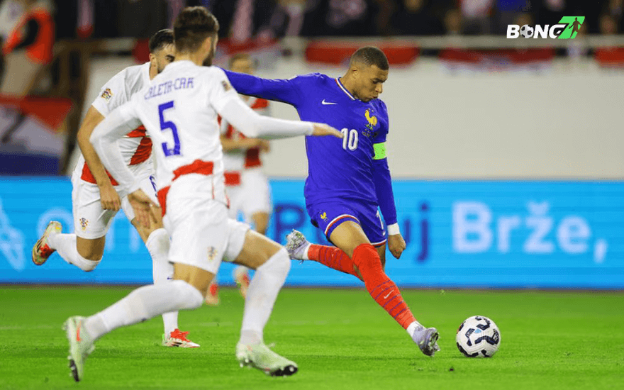 Kylian Mbappé, mặc dù có những pha bóng tạo cơ hội cho đồng đội, nhưng lại có một trận đấu nhạt nhòa