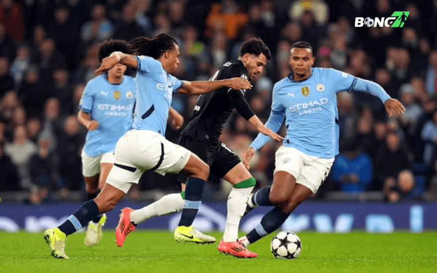 Mùa giải 2024/25 đối với Nathan Ake và Man City không hề dễ dàng