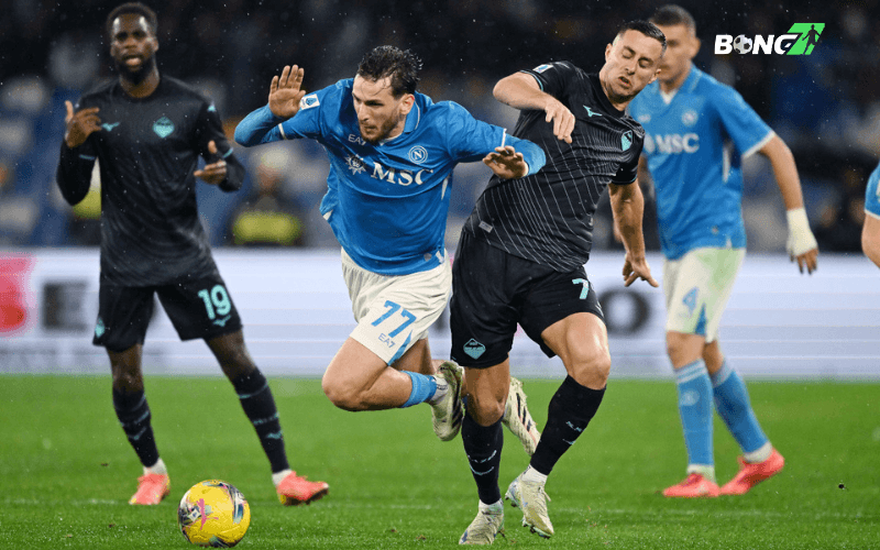Napoli đối mặt với thử thách lớn trong cuộc đua vô địch