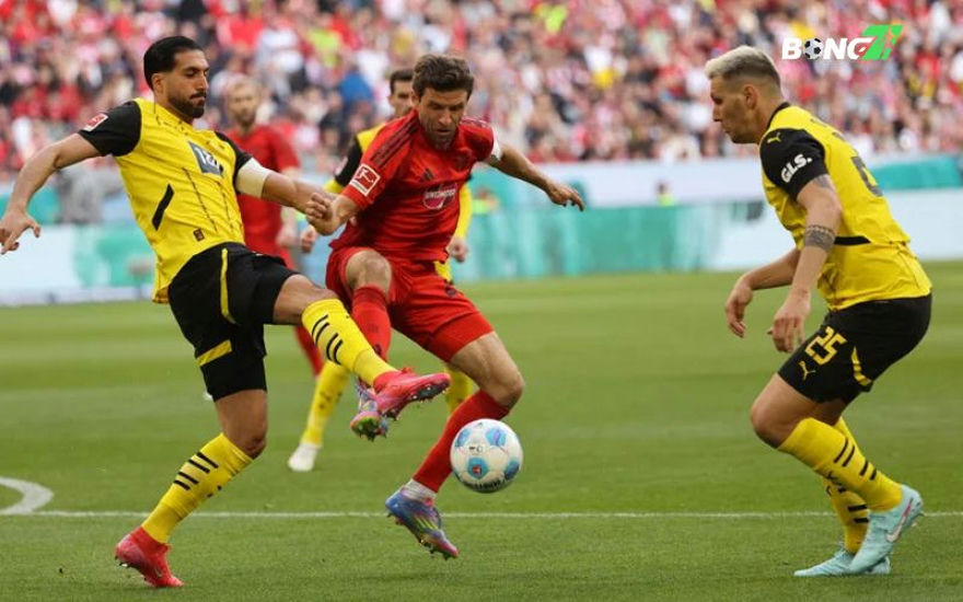 Bayern Munich gặp khó khăn trong tấn công