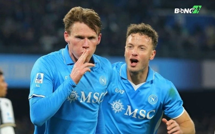 Tominay đã trở thành nhân vật nổi bật nhất trong trận đấu với Empoli khi ghi 2 bàn thắng
