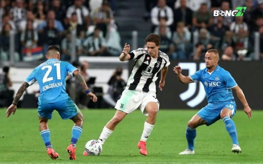Napoli tận dụng tốt lợi thế sân nhà