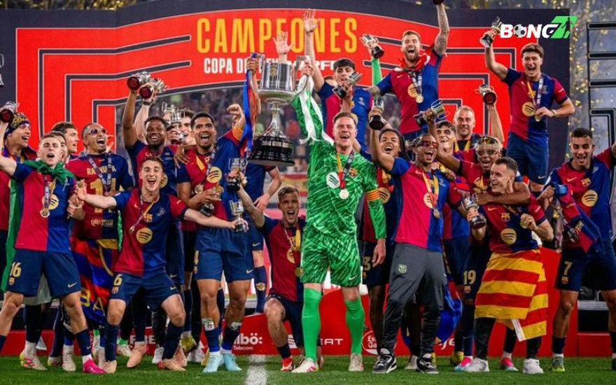 Barcelona lên ngôi, Real Madrid tiếc nuối