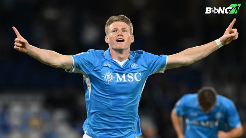 Scott McTominay thi đấu năng nổ trong màu áo Napoli, góp công lớn giúp đội bóng dẫn đầu Serie A mùa giải 2024/25