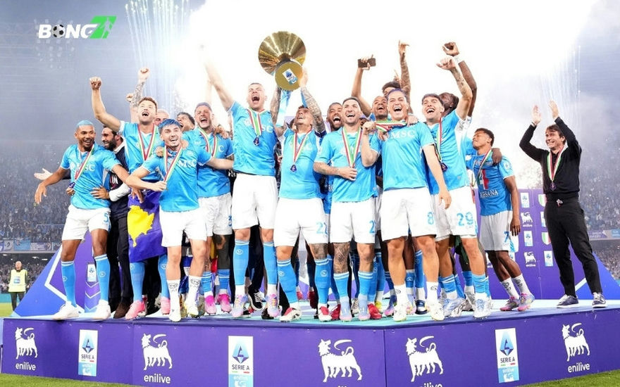 Dù chia tay Napoli trong hoàn cảnh đầy tranh cãi, đẳng cấp của Antonio Conte không hề bị hoài nghi