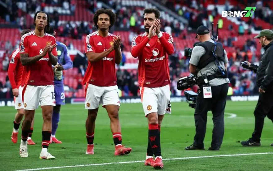 Đại diện thành Manchester đẩy cao đội hình nhưng bất lực trước hàng phòng ngự ASEAN All Stars