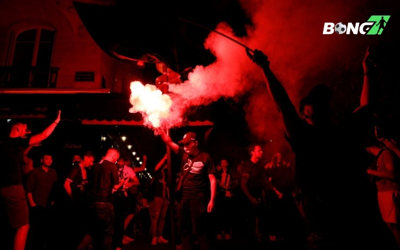 Tình yêu bóng đá “cuồng nhiệt” của CĐV PSG
