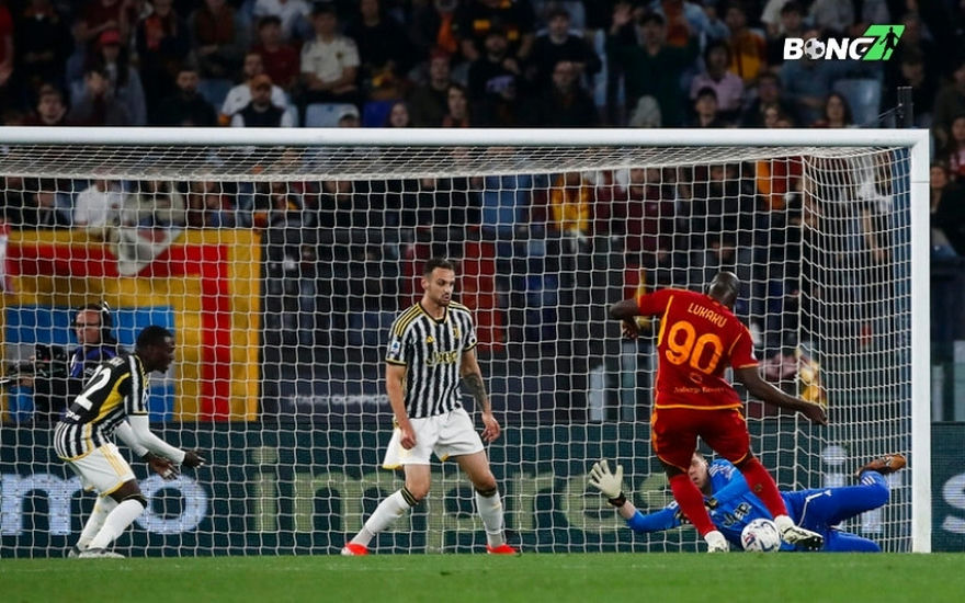 Juventus gồng mình vượt thử thách cuối mùa