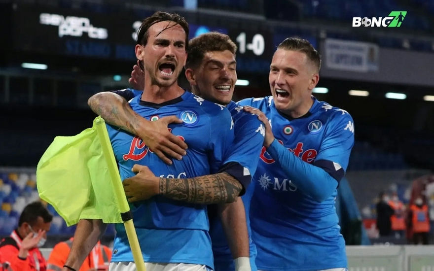 Ở thời điểm hiện tại, Napoli đang tạm dẫn đầu BXH với 79 điểm