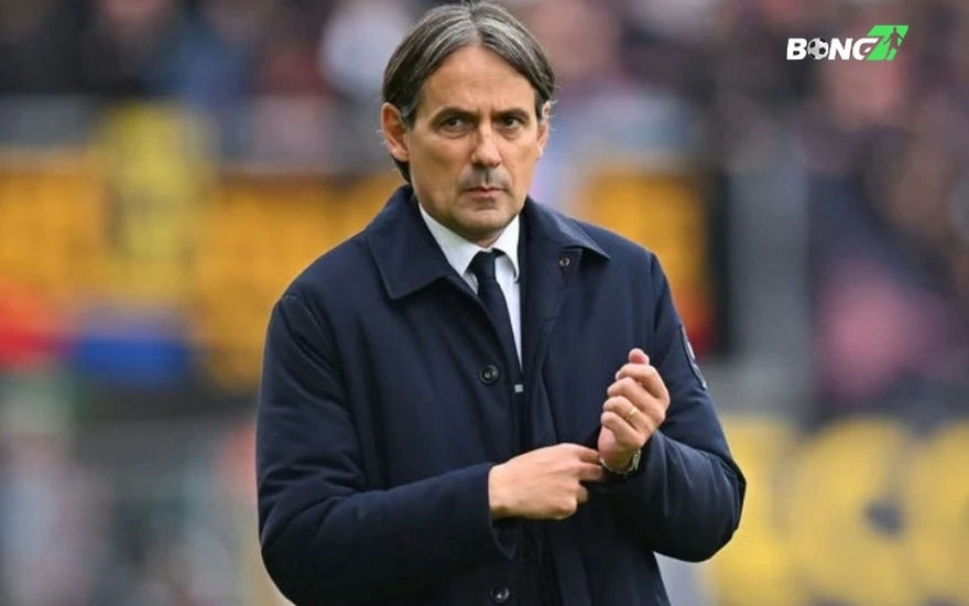 Simone Inzaghi bất ngờ được phóng viên Canale 5 tiếp cận và trao tượng Tapiro d’Oro