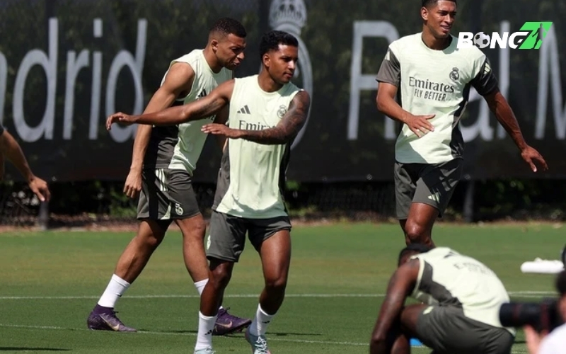 Mbappe phải nhập viện do vấn đề tiêu hóa
