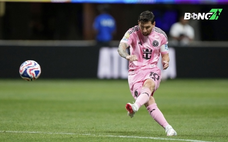 Cú sút phạt không thể cản phá của Messi
