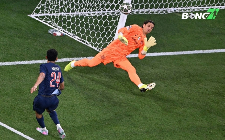 Senny Mayulu ghi bàn góp phần vào chức vô địch của PSG tại Champions League