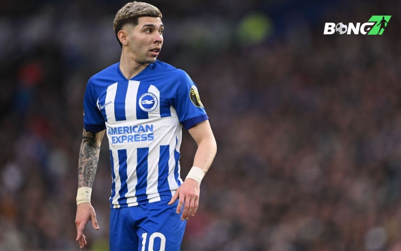 Enciso từng thi đấu tại Libertad và Brighton trước khi đến Chelsea