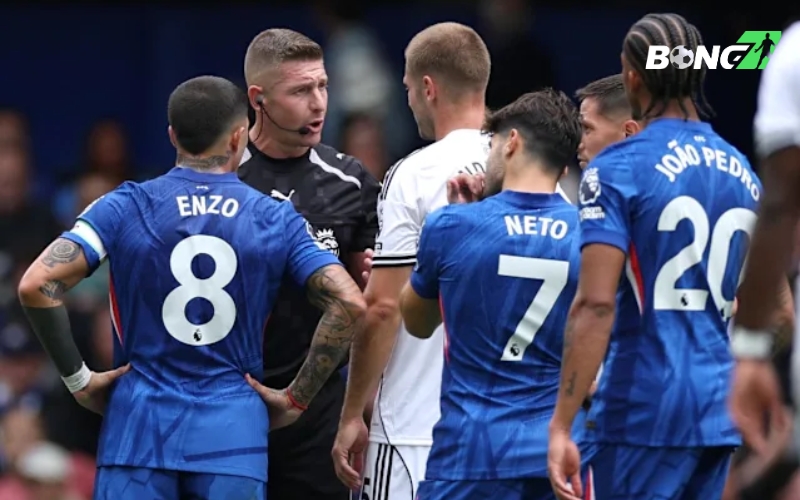VAR tiếp tục gây tranh cãi khi gây bất lợi cho Fulham